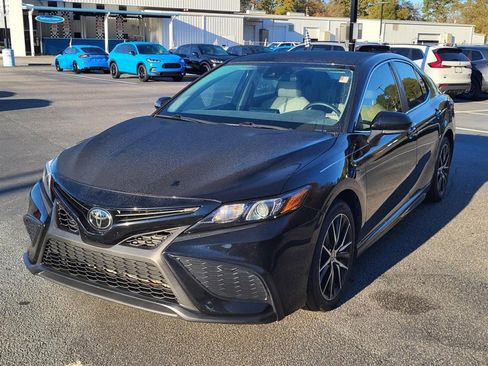 Used 2024 Toyota Camry SE image 6