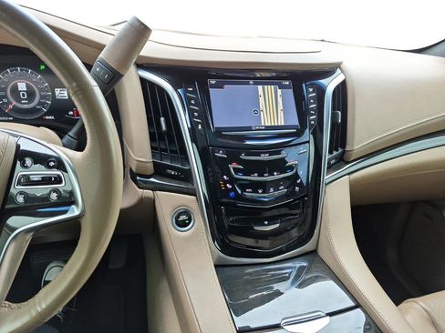 Used 2018 Cadillac Escalade Platinum image 29