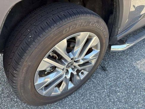 Used 2022 Toyota RAV4 XLE Premium image 27