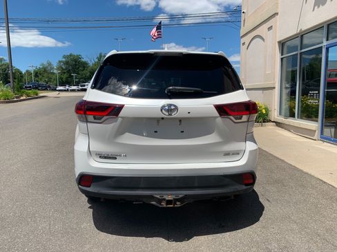 Used 2019 Toyota Highlander SE AWD/4WD image 6