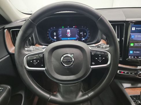 Used 2023 Volvo XC60 B5 Plus image 17