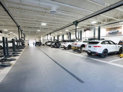 Used 2026 Jaguar F-PACE R-Dynamic S image 25