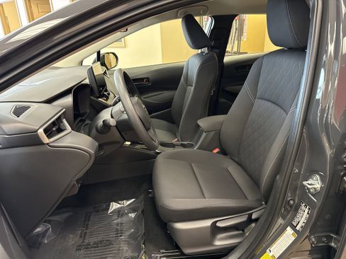 Used 2026 Toyota Corolla LE FWD image 5
