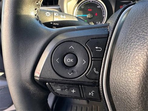 Certified 2022 Toyota Venza LE image 17