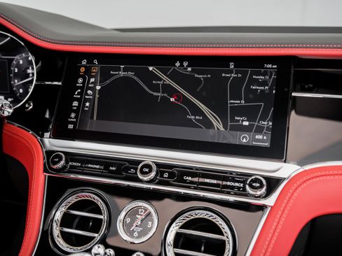 Used 2023 Bentley Continental GT V8 image 29