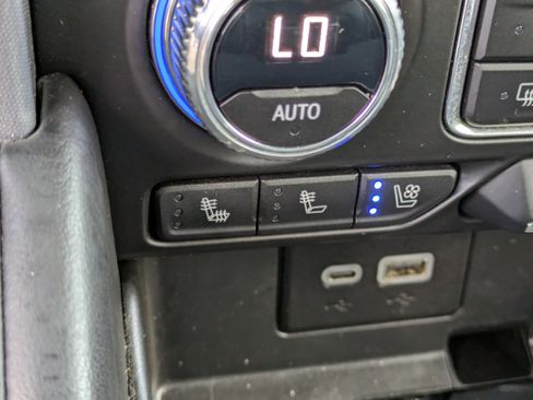 Used 2023 GMC Yukon SLT image 30