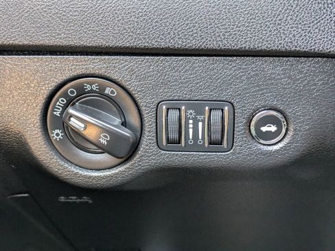 Used 2011 Dodge Charger R/T image 35