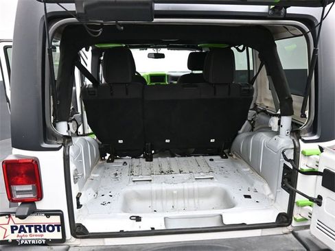 Used 2017 Jeep Wrangler Unlimited Rubicon image 19