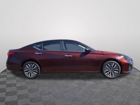 Used 2024 Nissan Altima 2.5 SV FWD image 4