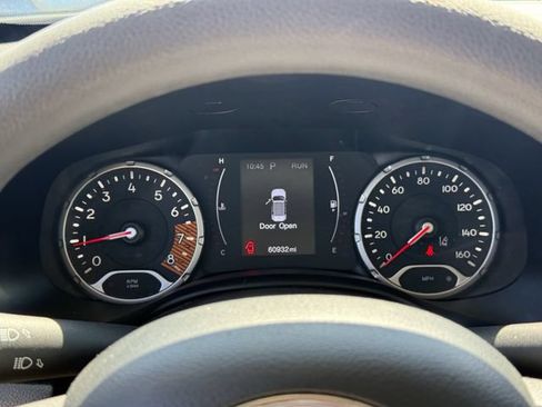 Used 2023 Jeep Renegade Latitude AWD/4WD image 17