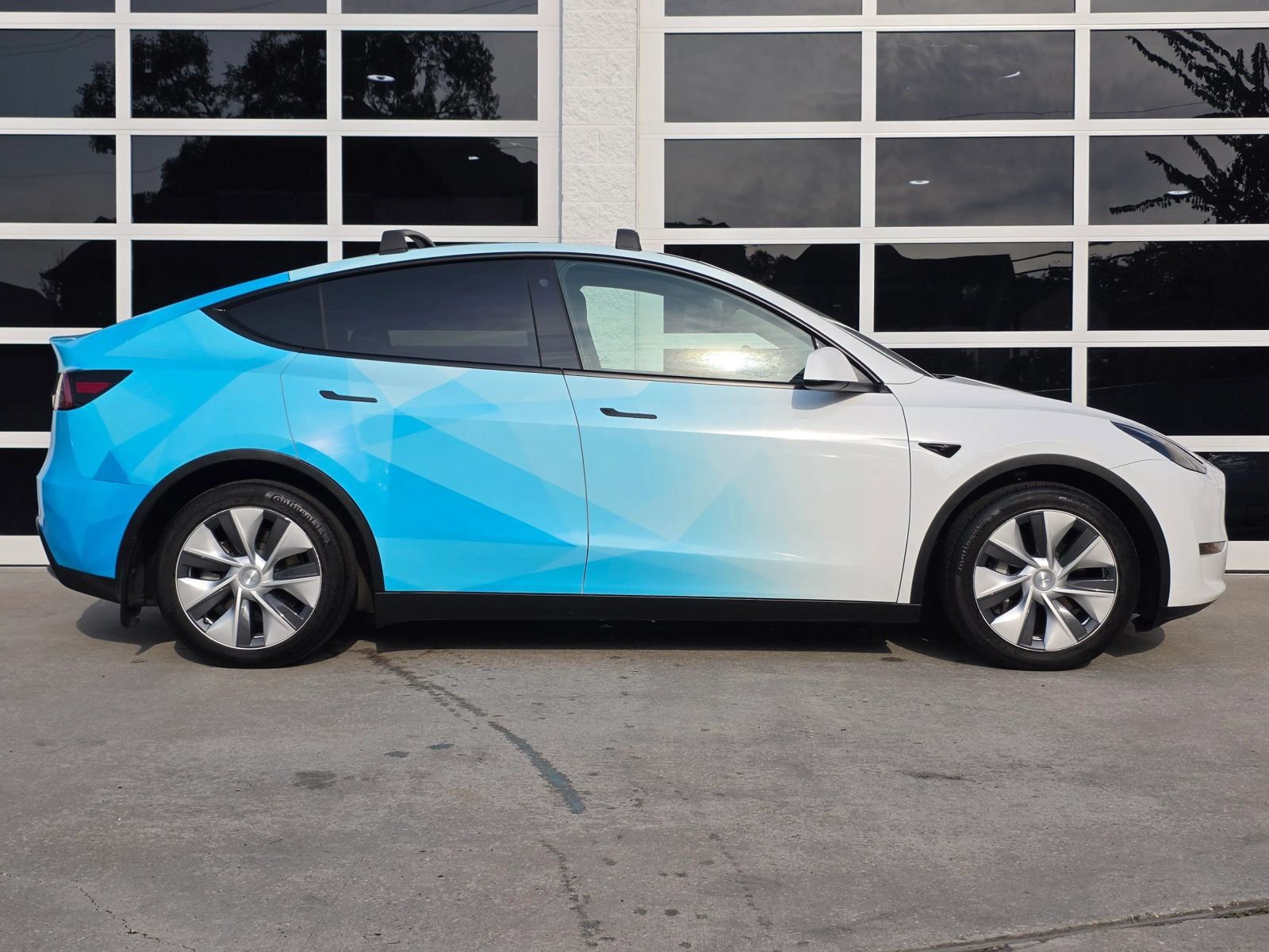 Used 2022 Tesla Model Y Long Range AWD/4WD image 3