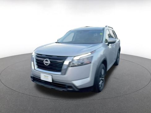 Used 2025 Nissan Pathfinder SV image 7
