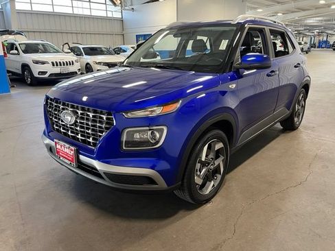 Used 2025 Hyundai Venue Limited FWD image 7