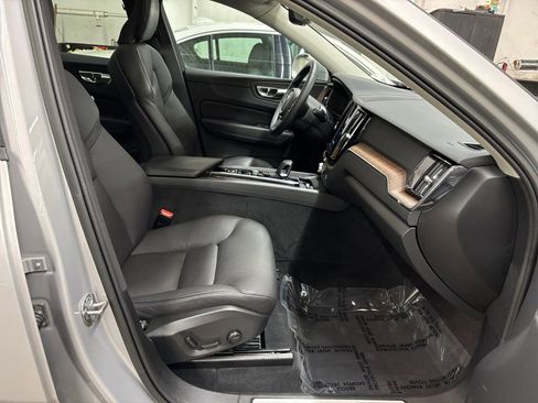 Certified 2023 Volvo XC60 B5 Plus w/ Climate Package image 19