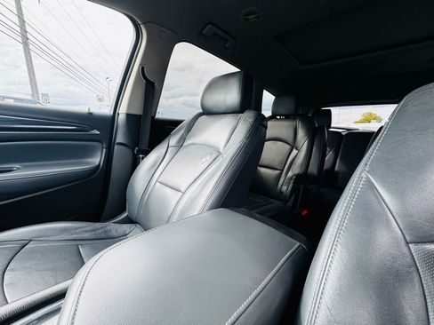 Used 2021 Buick Enclave Essence image 16