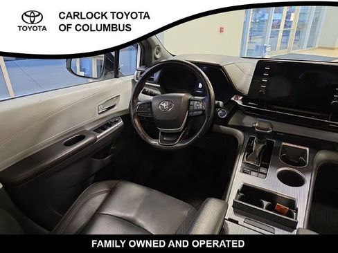 Used 2021 Toyota Sienna XSE w/ XSE Plus Package image 18