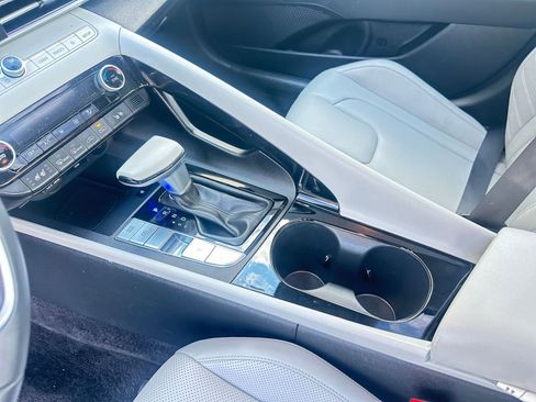 Used 2025 Hyundai Elantra Limited image 42