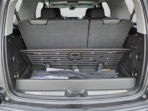 Used 2020 Cadillac Escalade Premium Luxury w/ Escalade Sport Edition image 20