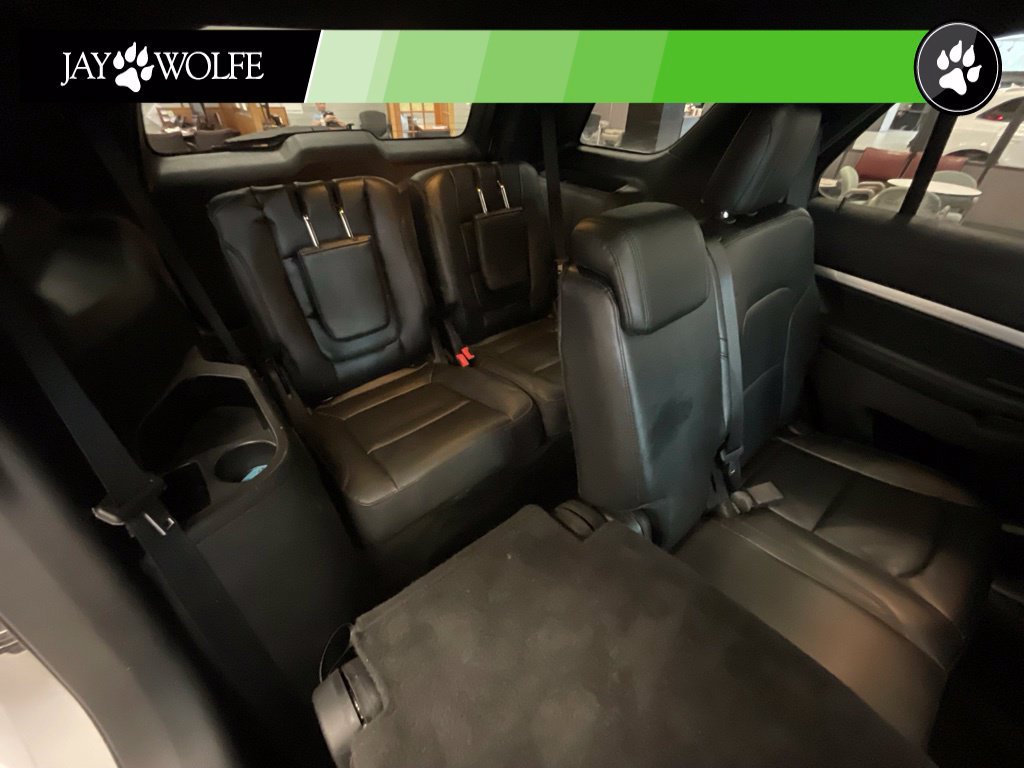Used 2017 Ford Explorer XLT w/ Equipment Group 202A AWD/4WD image 21