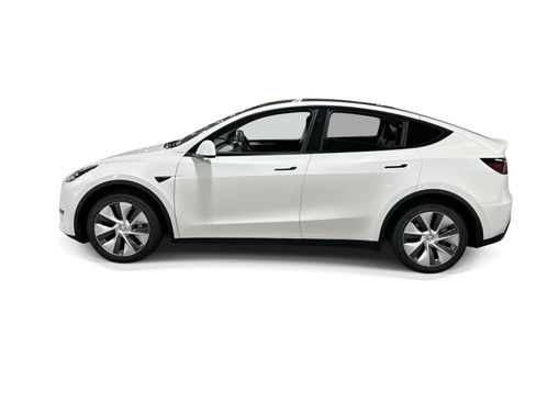 Certified 2023 Tesla Model Y Long Range AWD/4WD image 3