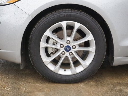 Used 2020 Ford Fusion SE image 26