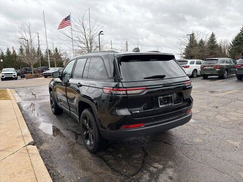 Certified 2024 Jeep Grand Cherokee Altitude image 4