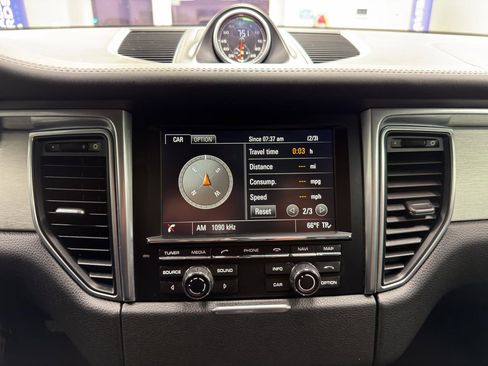 Used 2015 Porsche Macan Turbo image 20