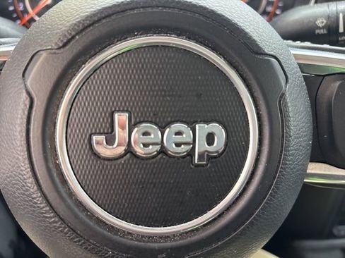 Used 2022 Jeep Gladiator Overland w/ Popular Equipment Package AWD/4WD image 17