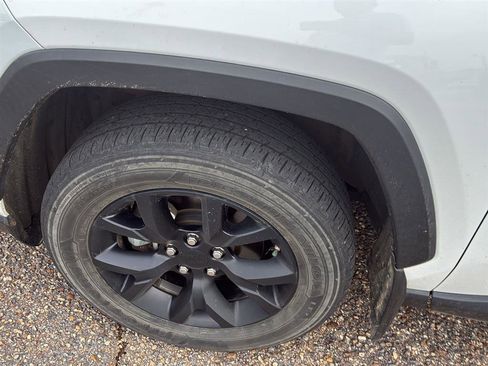 Used 2024 Toyota RAV4 LE FWD image 3