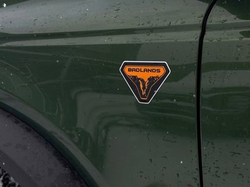 Used 2025 Ford Bronco Badlands image 9