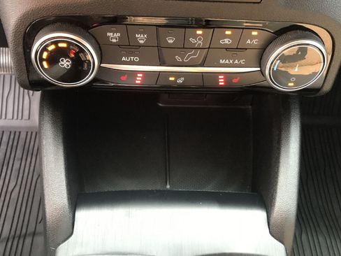 Used 2022 Ford Escape SE w/ Cold Weather Package AWD/4WD image 27