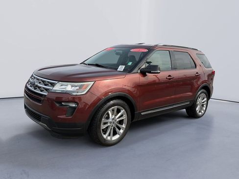 Used 2018 Ford Explorer XLT w/ Equipment Group 202A image 7
