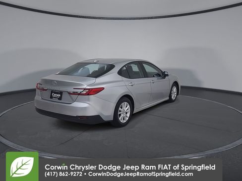 Used 2025 Toyota Camry LE image 14