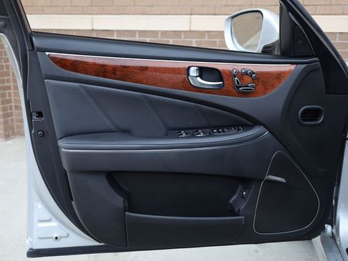 Used 2015 Hyundai Equus Signature RWD image 12