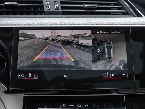 Used 2024 Audi Q8 e-tron Premium Plus w/ Premium Plus Package image 18