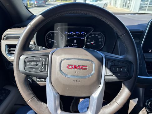 Used 2021 GMC Yukon SLT w/ SLT Luxury Plus Package image 8