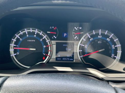 Used 2019 Toyota 4Runner TRD Off-Road Premium AWD/4WD image 34