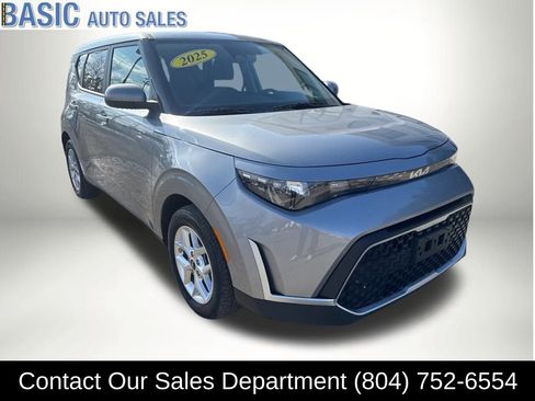 Used 2025 Kia Soul LX w/ LX Technology Package image 5