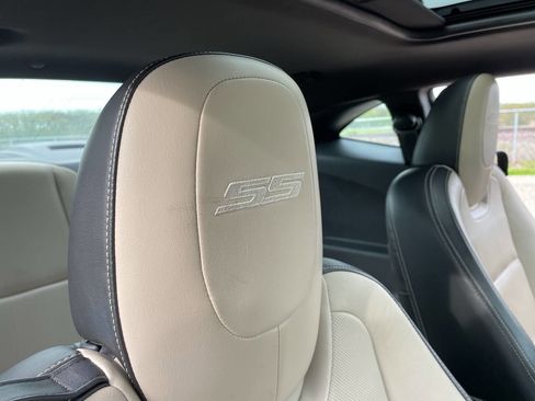 Used 2010 Chevrolet Camaro SS w/ LPO, Ground Effects Package RWD image 24