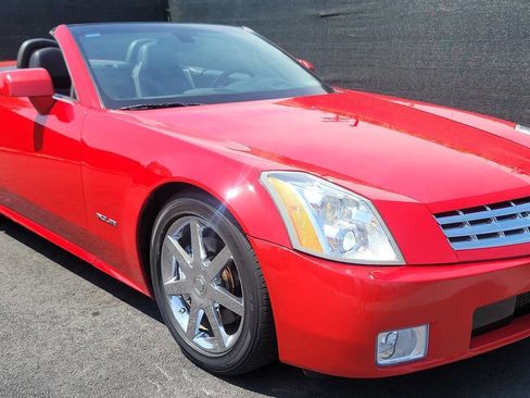 Used 2007 Cadillac XLR image 2