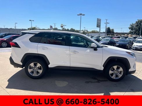 Used 2025 Toyota RAV4 XLE AWD/4WD image 4