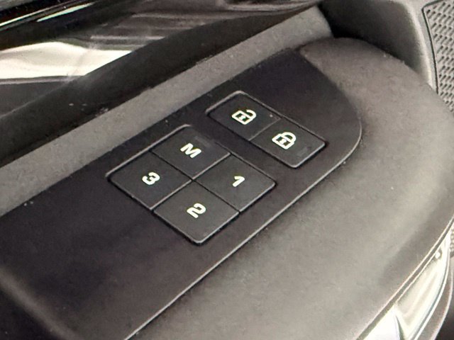 Used 2023 Land Rover Discovery S R-Dynamic AWD/4WD image 22