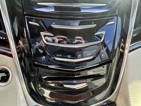 Used 2015 Cadillac Escalade Luxury AWD/4WD image 27