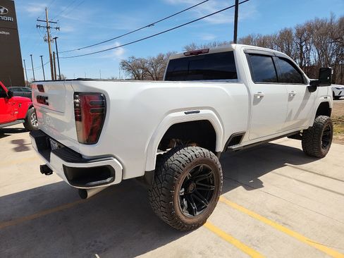 Used 2024 GMC Sierra 2500 AT4 w/ AT4 Premium Plus Package image 4