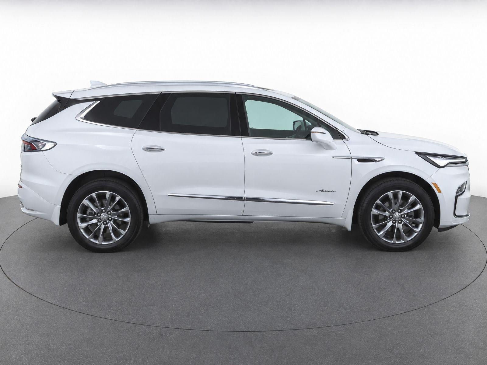 Used 2022 Buick Enclave Avenir w/ Avenir Technology Package AWD/4WD image 4