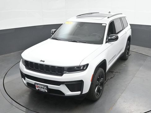 New 2026 Jeep Grand Cherokee L Limited AWD/4WD image 35