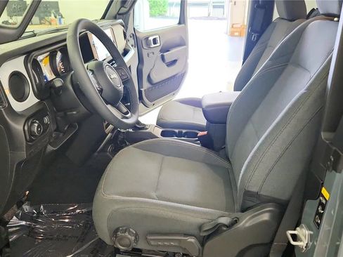 Used 2025 Jeep Wrangler Sport AWD/4WD image 23