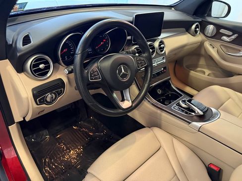 Used 2018 Mercedes-Benz GLC 300 4MATIC image 4