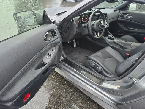 Used 2024 Nissan Z Performance w/ Floor Mat Package image 16