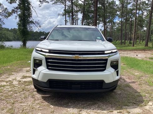 New 2026 Chevrolet Traverse LT w/ Driver Confidence Package FWD image 8